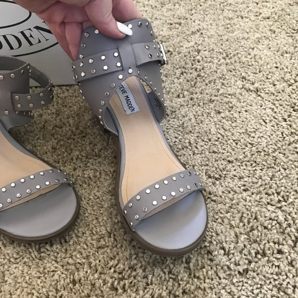 Sandals - Picture 2 of 5